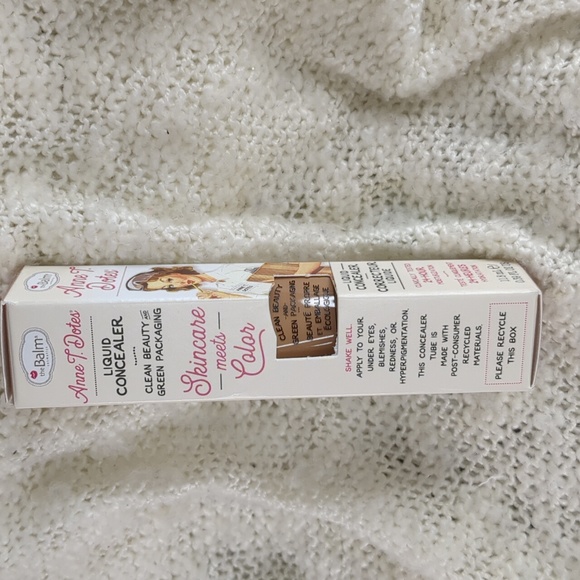 theBalm Cosmetics Anne T. Dotes Liquid Concealer in #22 Light to Medium, 9g/0.32 - Picture 11 of 11